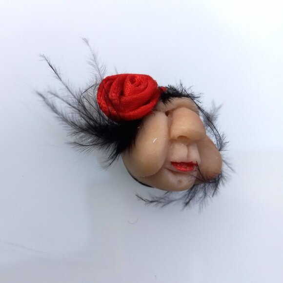 1970s Muppet Face Jolie Laide Pendant Bust of Theatre Ready Lady - Picture 6 of 12